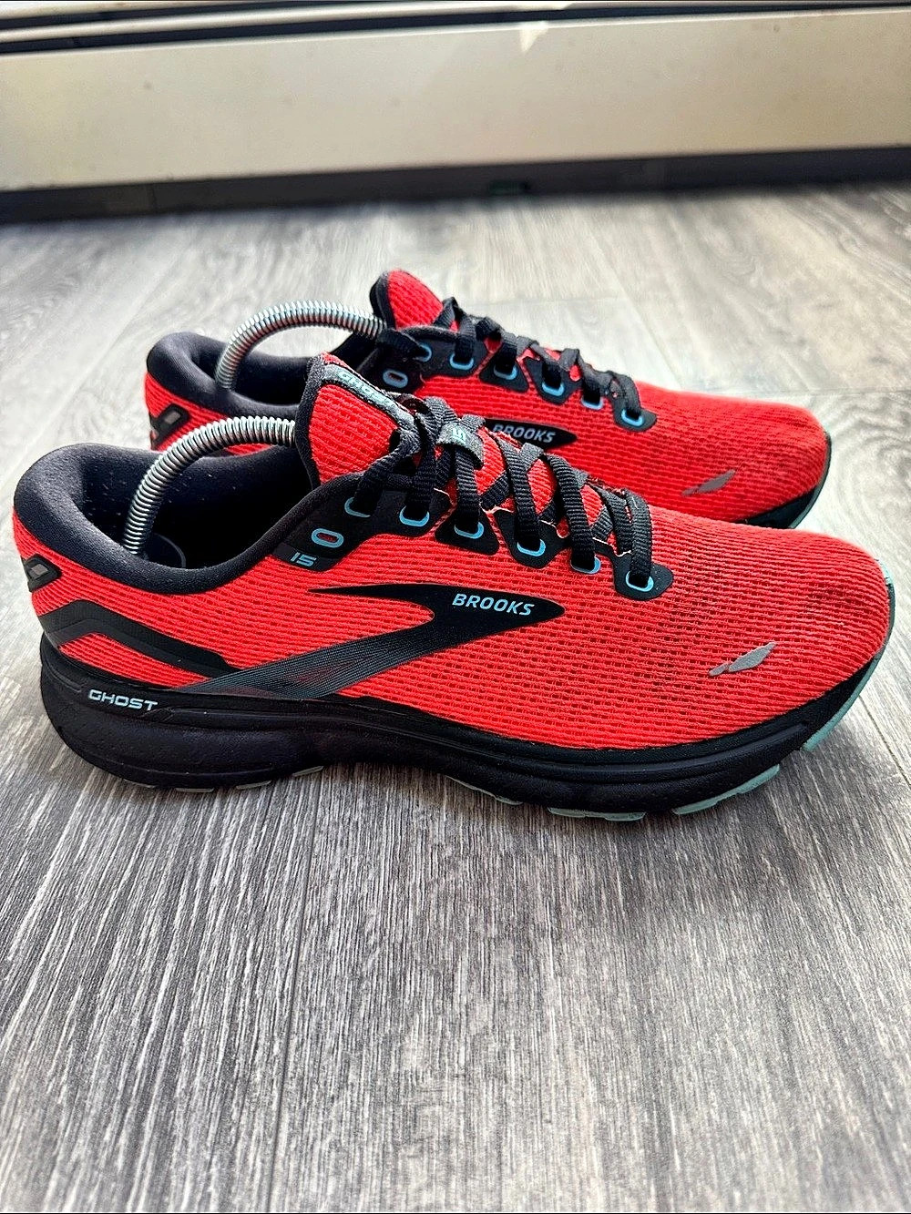 Brooks Ghost 15 women’s Red & Black US 9.5 D Athletic Shoes